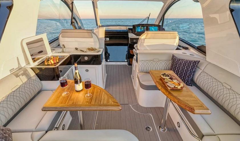 Sea Ray Sport Cruiser 370 Sundancer