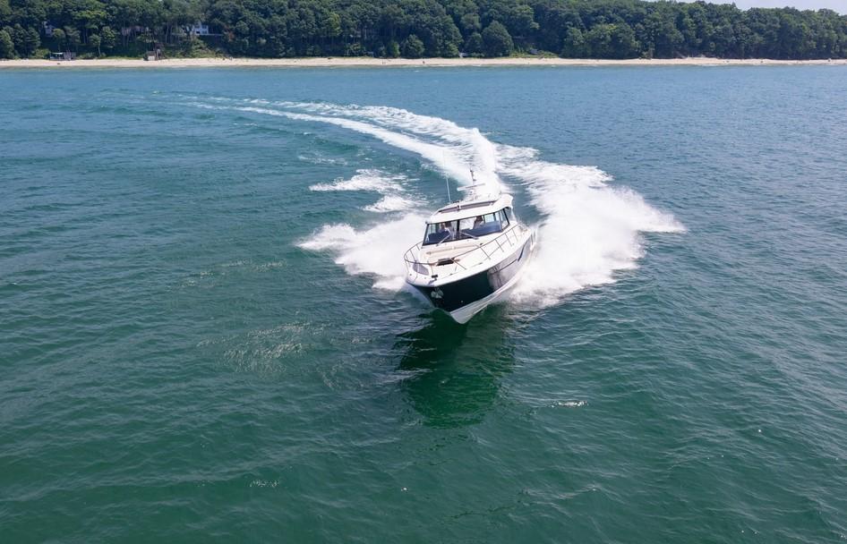 Tiara 48 LE