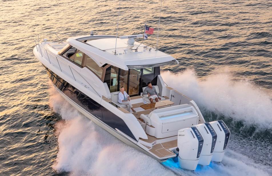 Tiara 48 LE