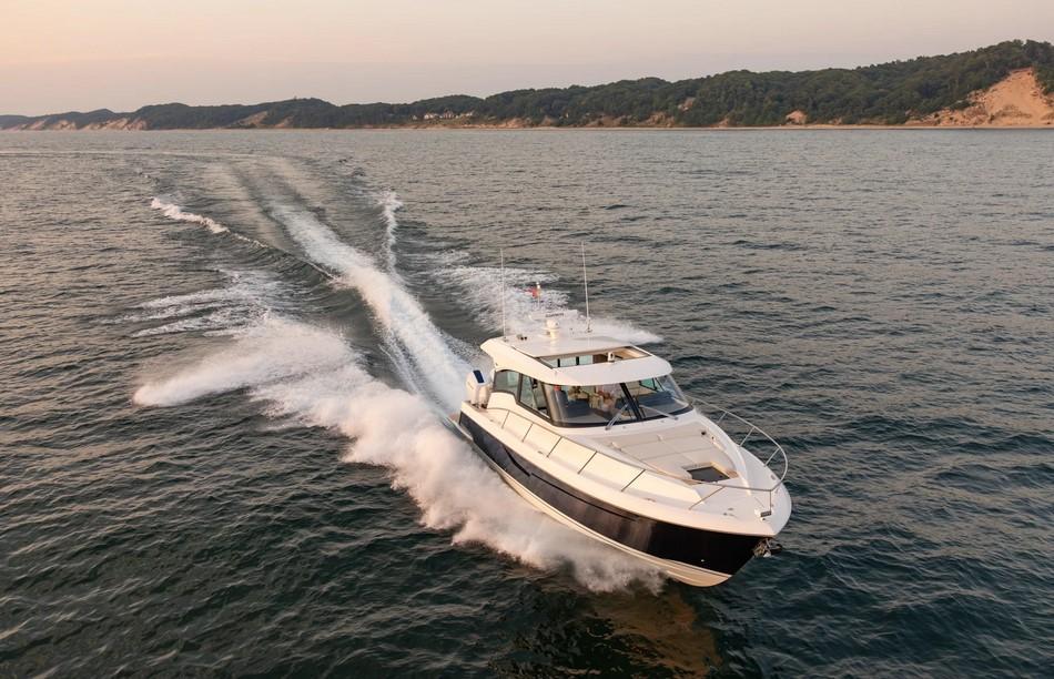 Tiara 48 LE