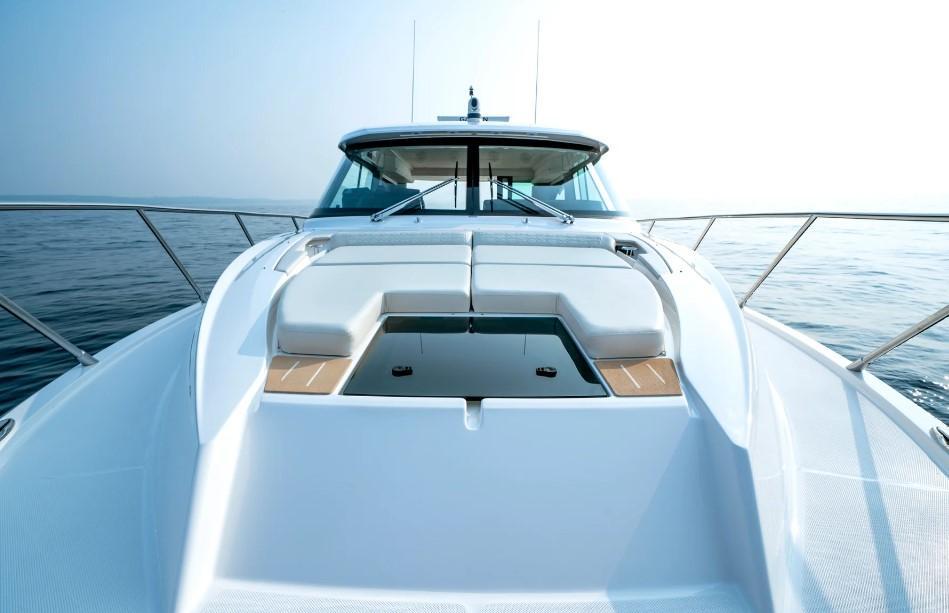 Tiara 48 LE