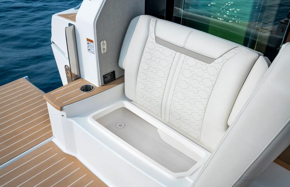 Tiara 48 LE