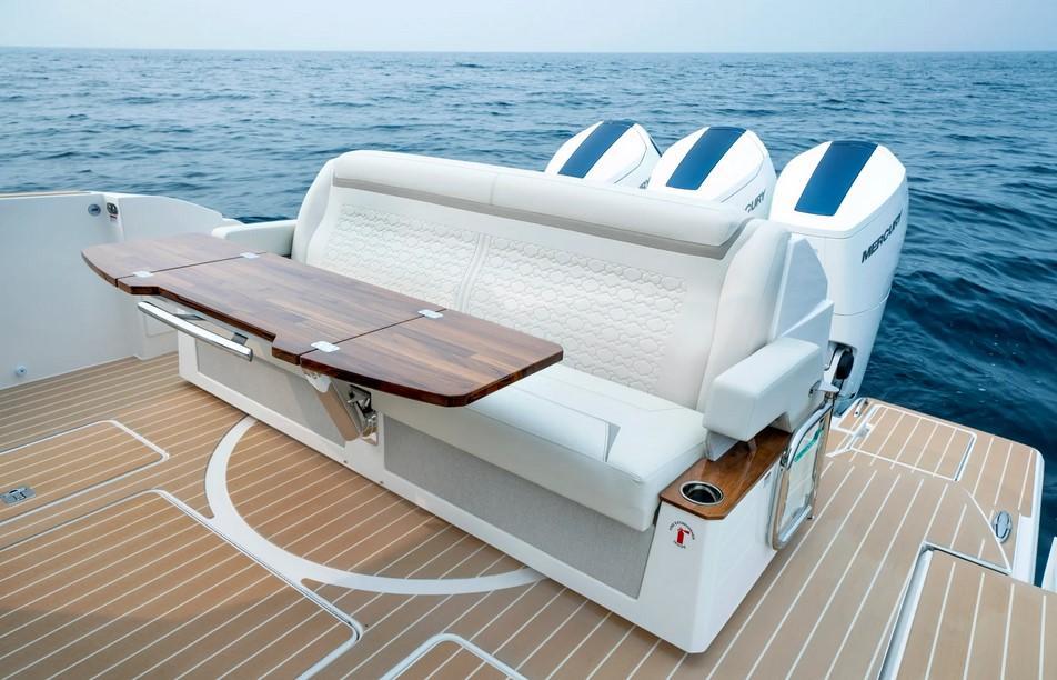 Tiara 48 LE