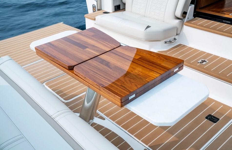 Tiara 48 LE