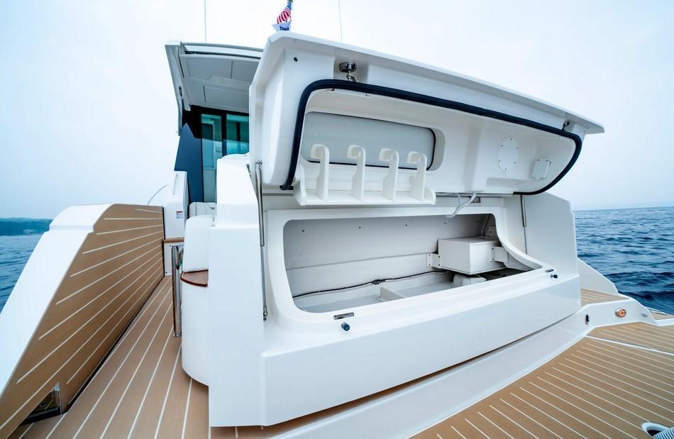 Tiara 48 LE