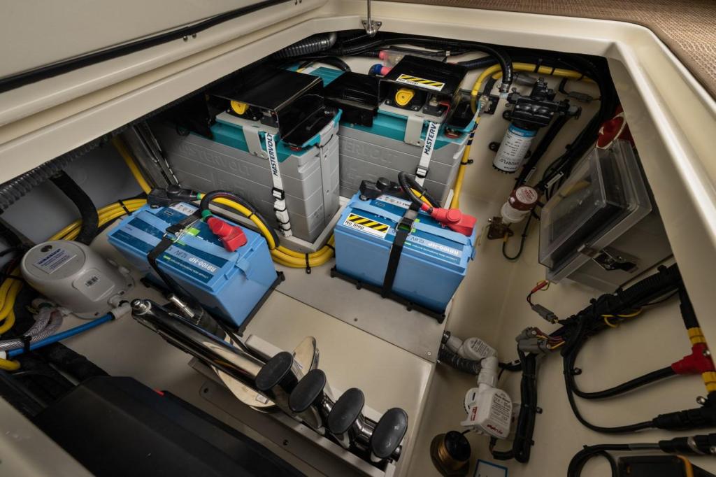 Chris Craft Calypso 32