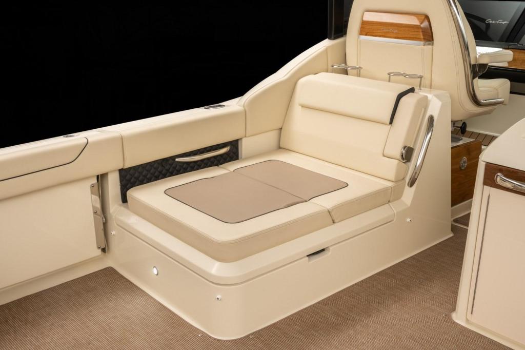 Chris Craft Calypso 32