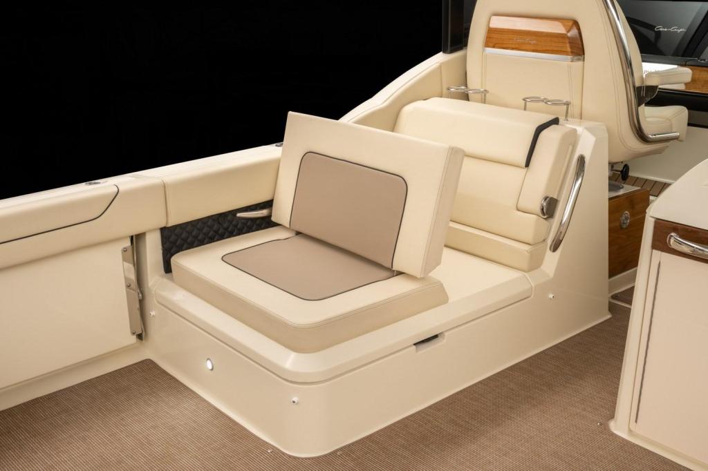 Chris Craft Calypso 32