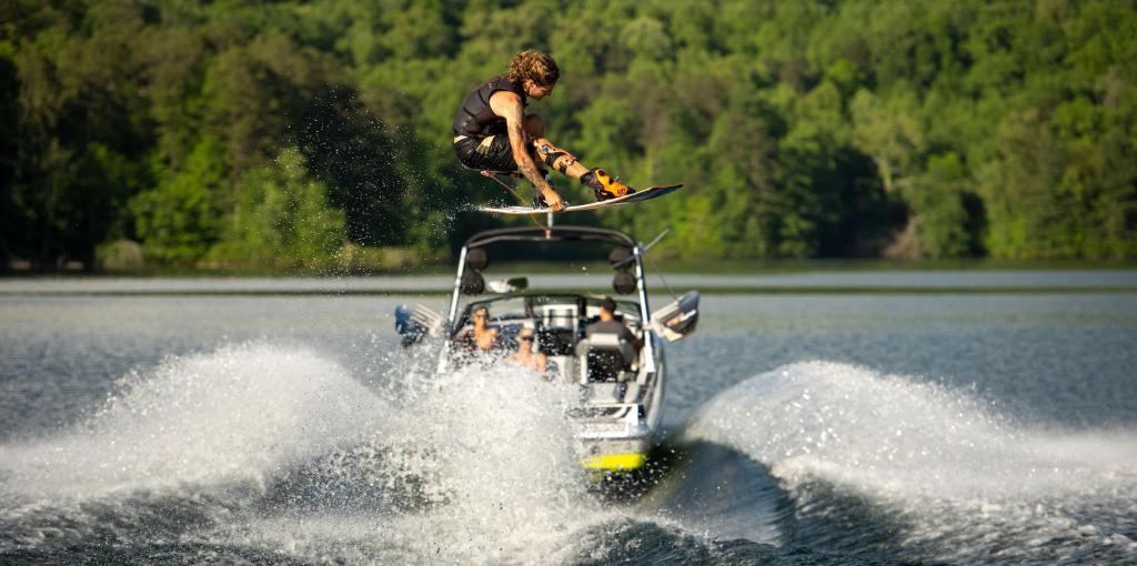 Malibu Wakesetter 22 LSV