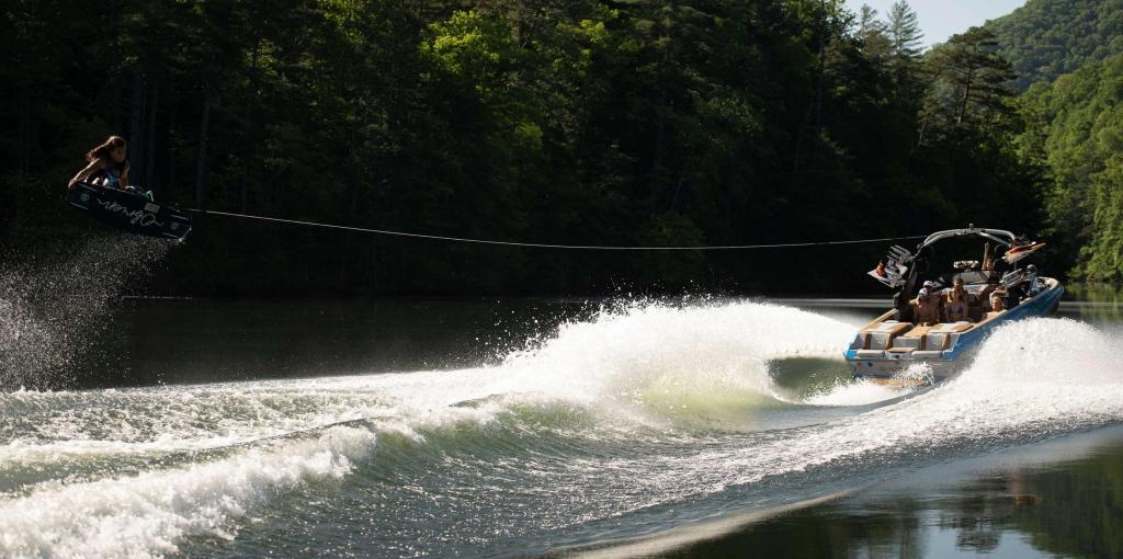 Malibu Wakesetter 25 LSV