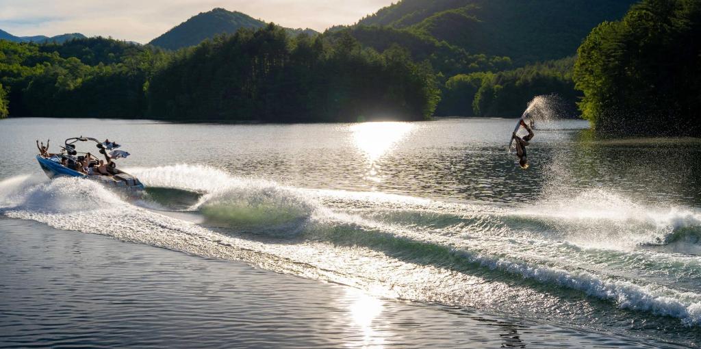 Malibu Wakesetter 25 LSV