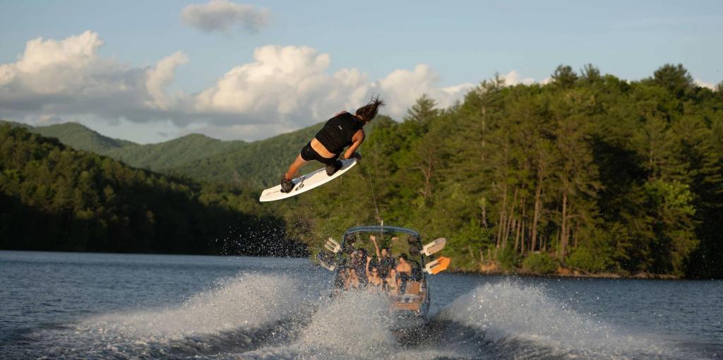 Malibu Wakesetter 23 LSV