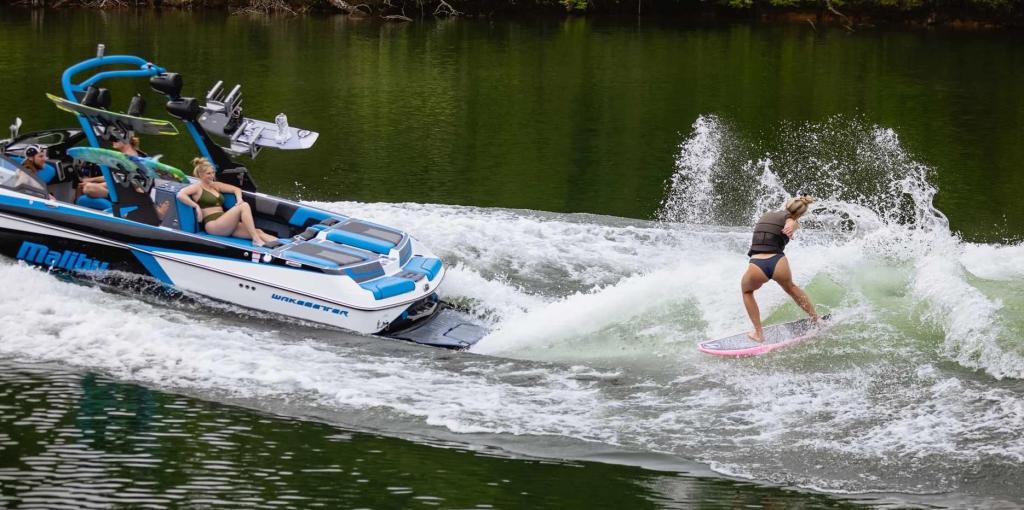 Malibu Wakesetter 24 MXZ