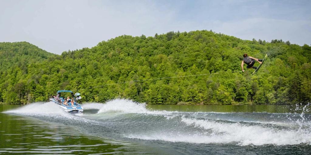 Malibu Wakesetter 24 MXZ