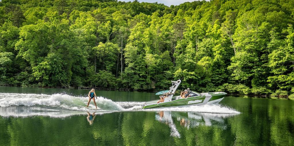 Malibu Wakesetter 21 LX