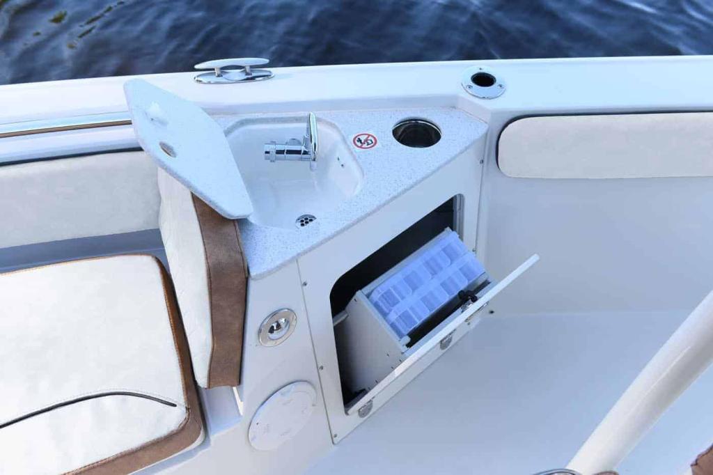 Stingray 236CC