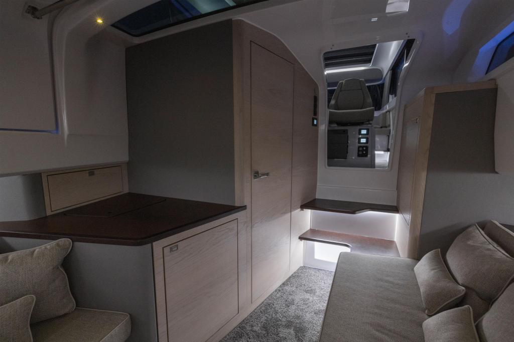 Axopar 45 XC Cross Cabin