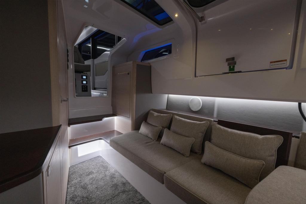 Axopar 45 XC Cross Cabin