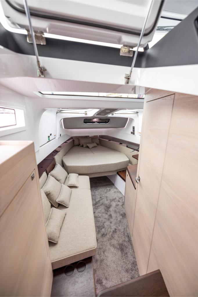 Axopar 45 XC Cross Cabin