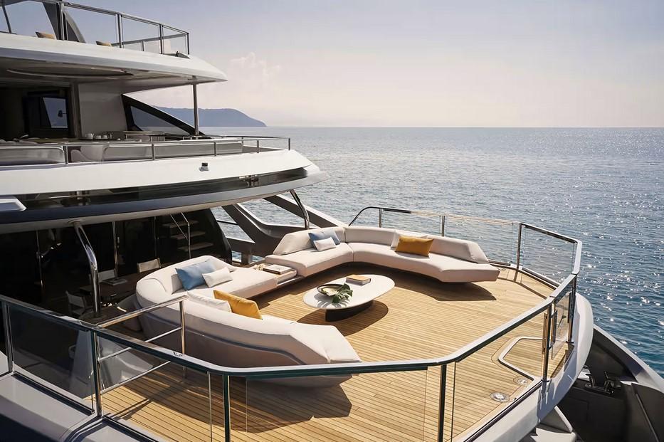 Azimut Grande Trideck