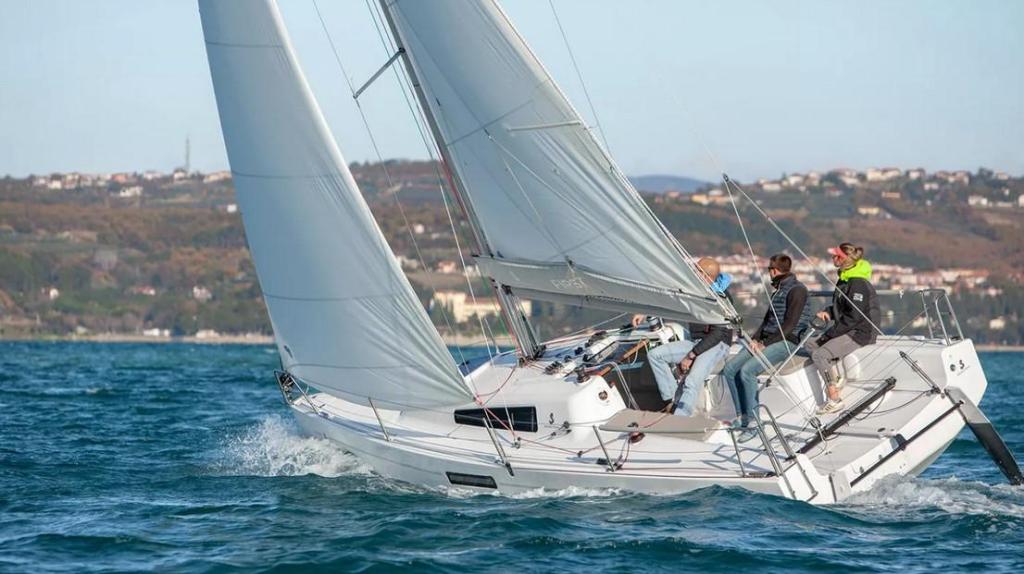 Beneteau First 27