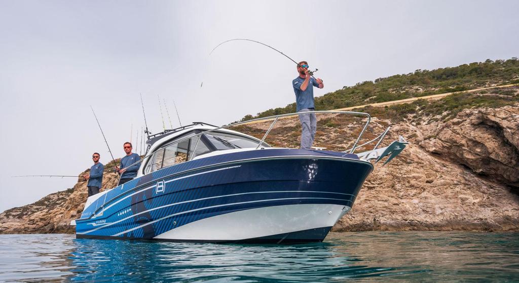 Beneteau Antares 8 Fishing