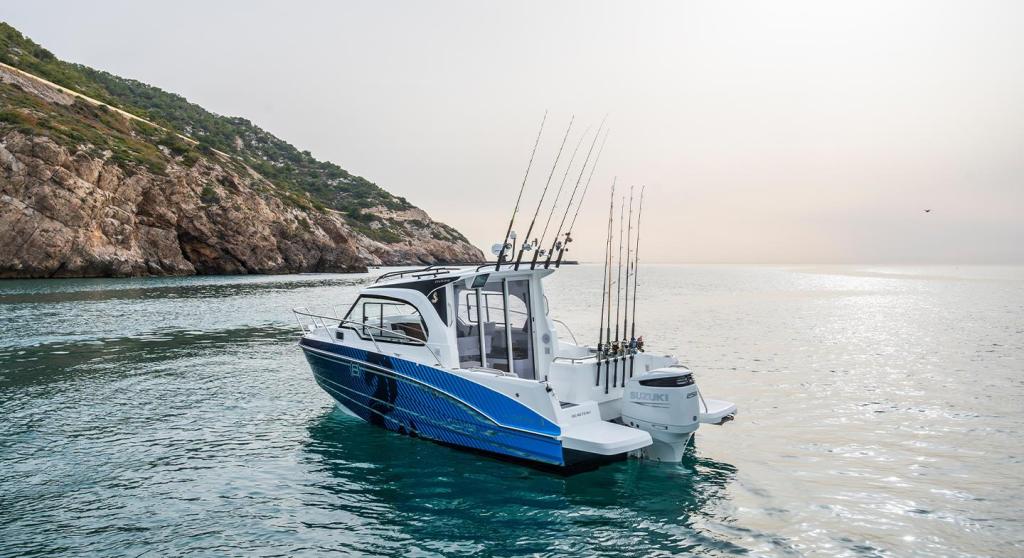 Beneteau Antares 8 Fishing