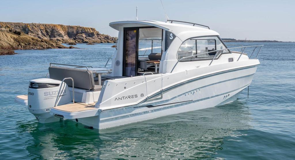 Beneteau Antares 8