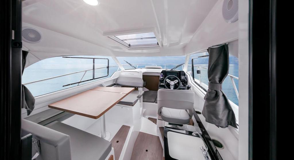 Beneteau Antares 8