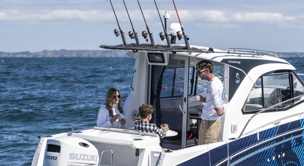 Beneteau Antares 7 Fishing