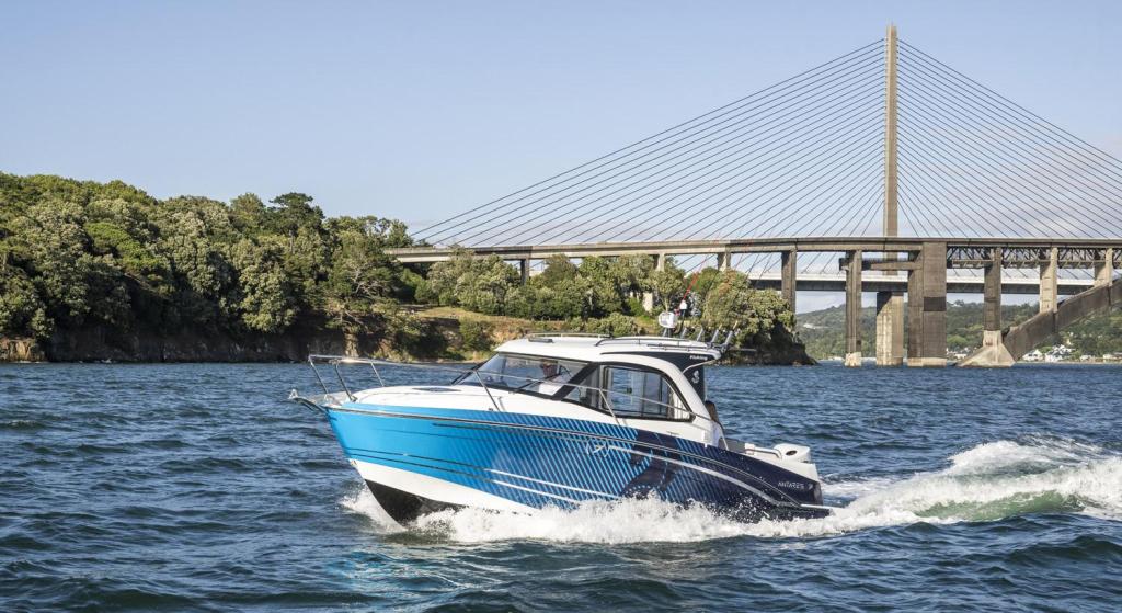 Beneteau Antares 7 Fishing