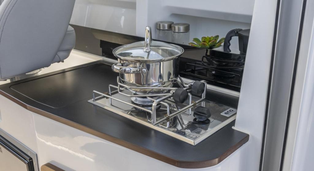 Beneteau Antares 7 Fishing