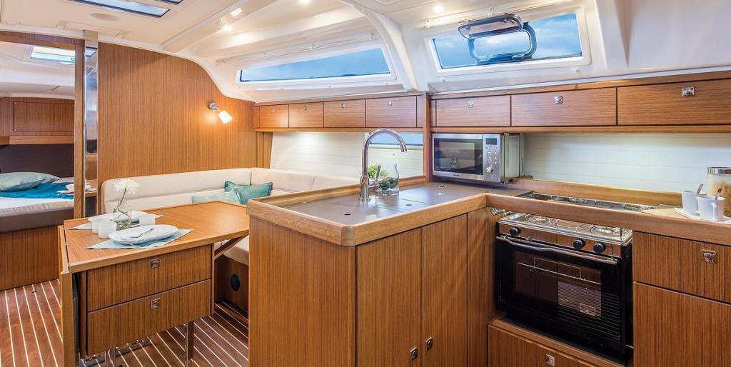 Bavaria Cruiser 37