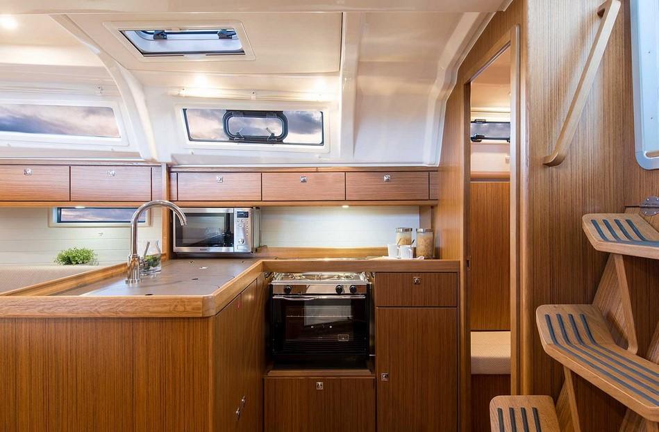Bavaria Cruiser 37