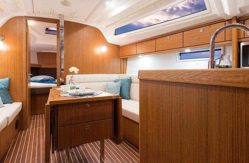 Bavaria Cruiser 37