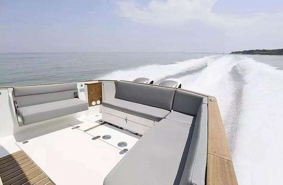 Rhéa 32 HB Timonier