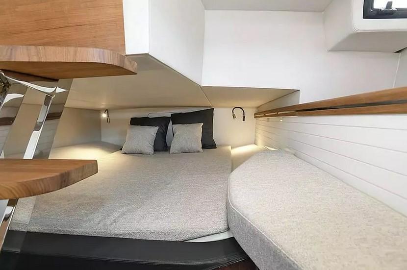 Rhéa 32 HB Timonier