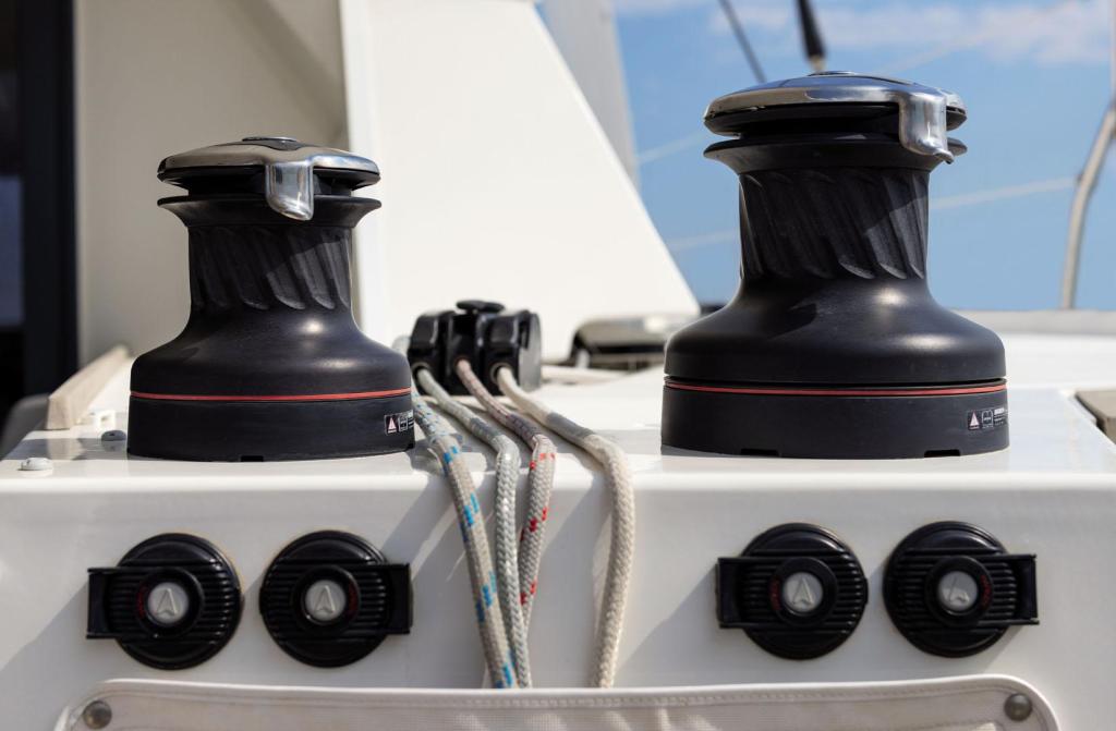 Catana  53