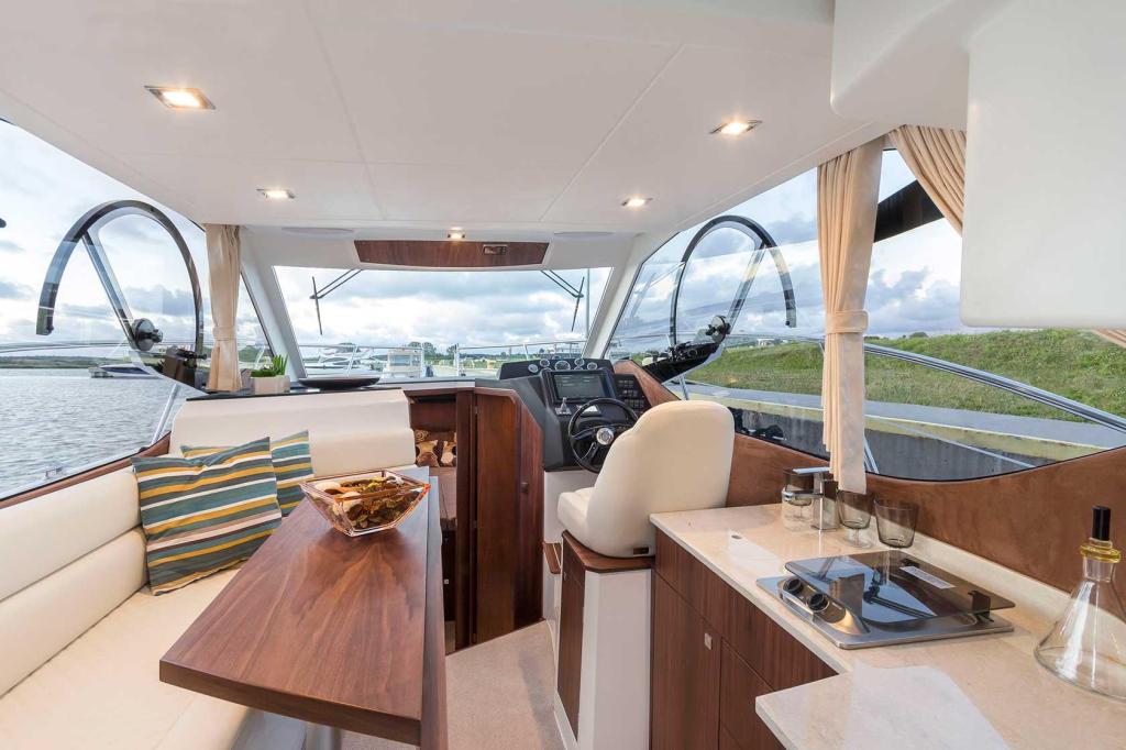 Galeon 300 Fly