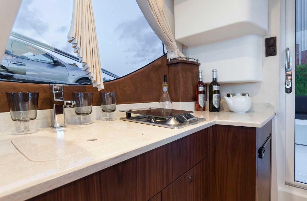 Galeon 300 Fly