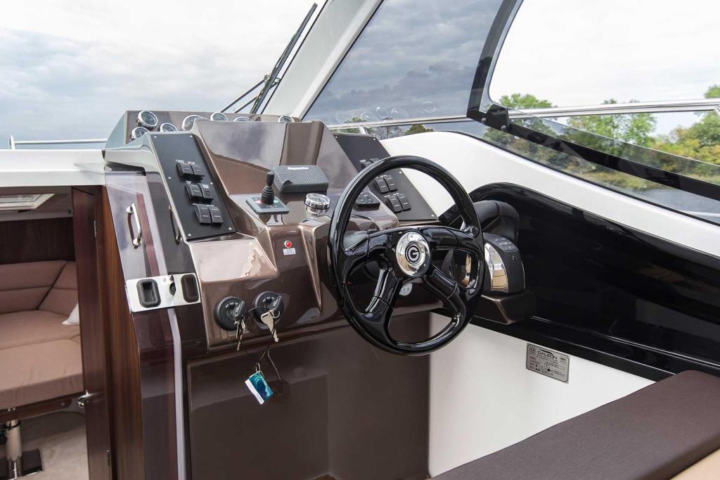 Galeon 305 HTS