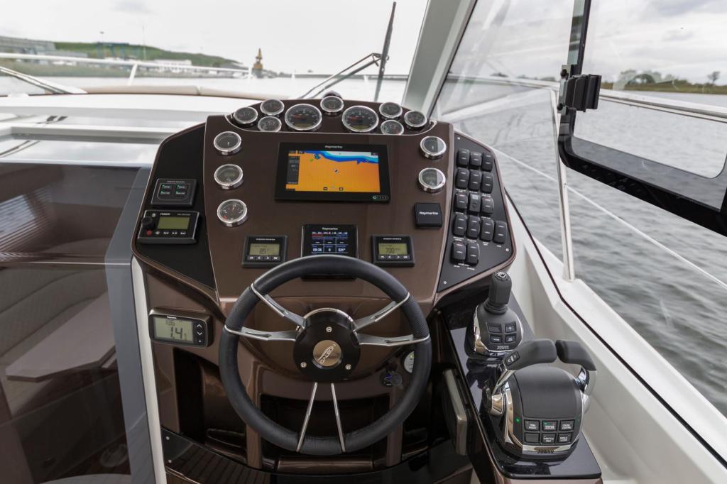 Galeon 335 HTS