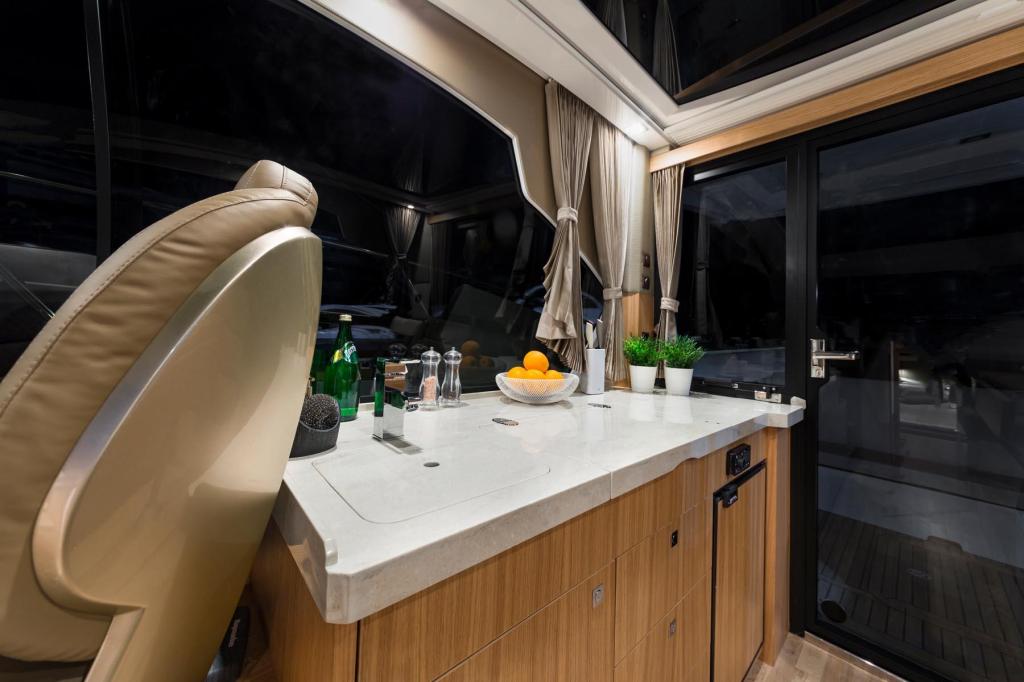 Galeon 370 HTC