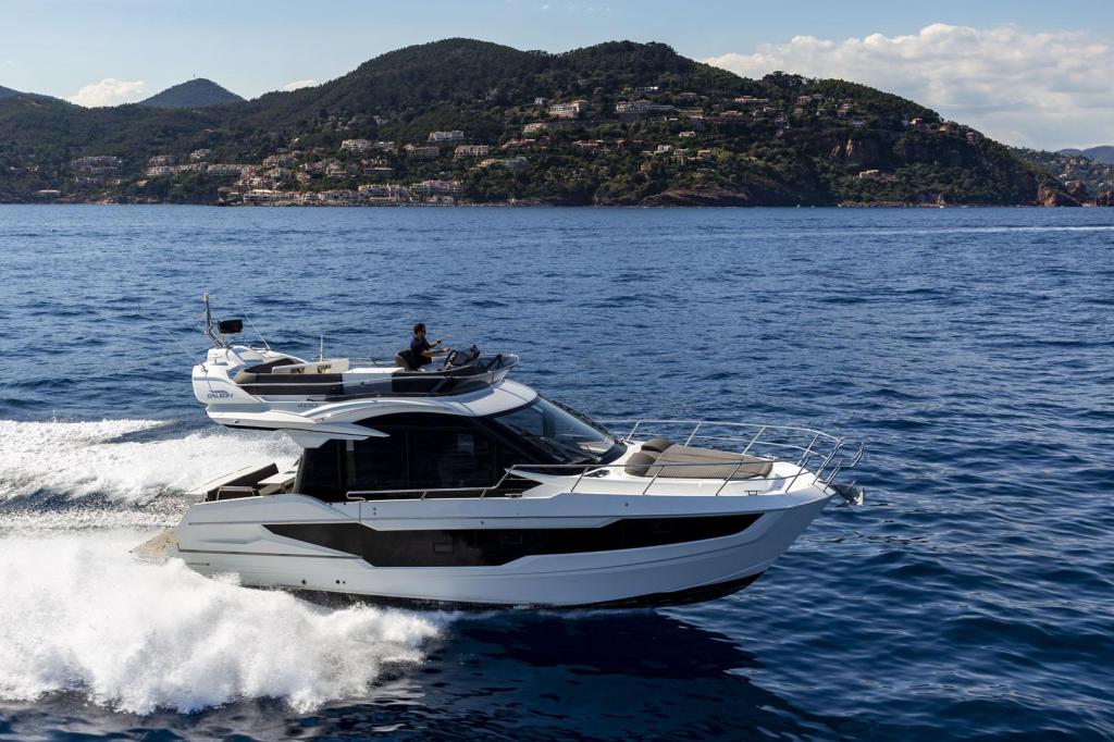 Galeon 400 Fly
