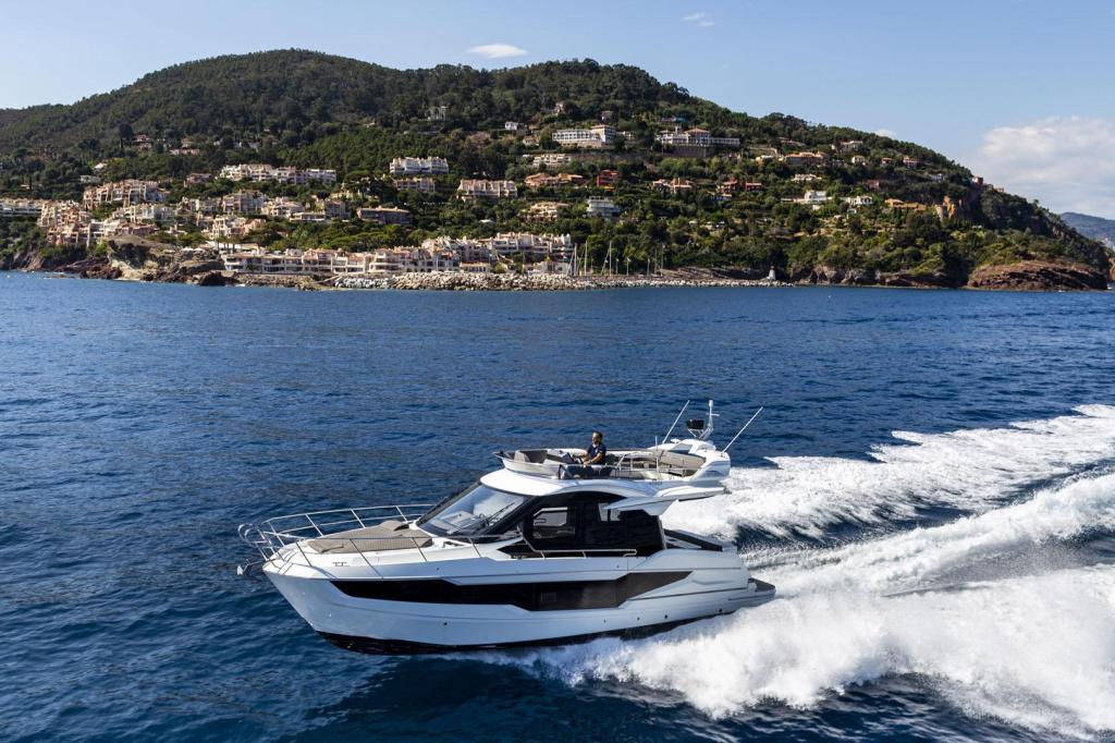 Galeon 400 Fly
