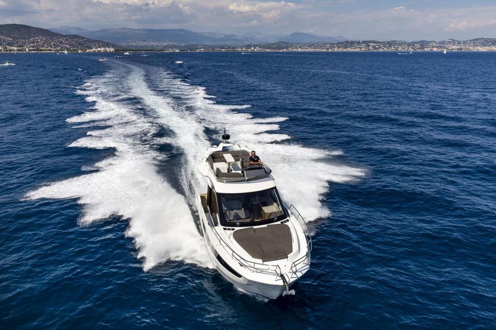 Galeon 400 Fly