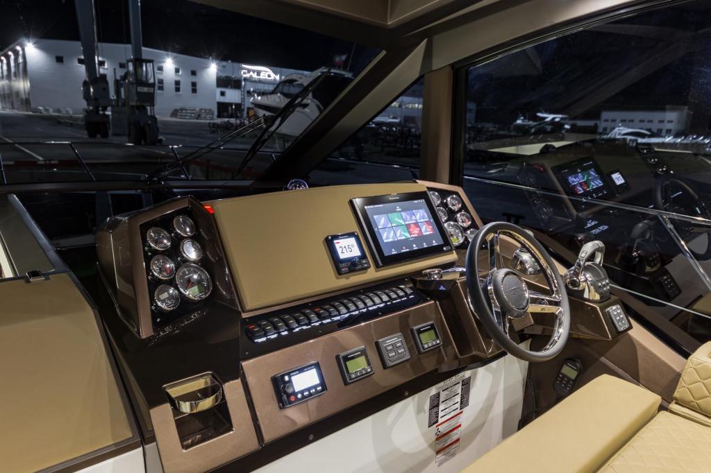 Galeon 425 HTS