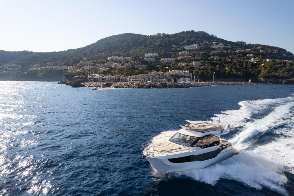 Galeon 440 FLy