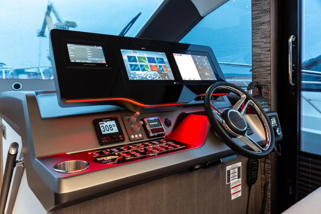 Galeon 450 HTC