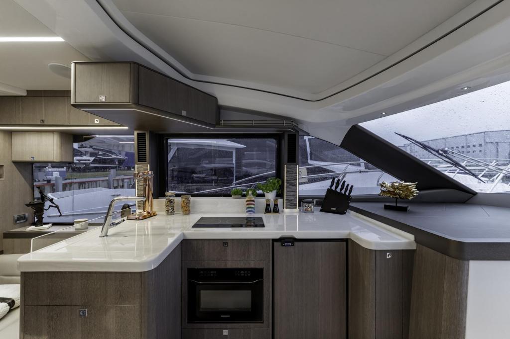Galeon 450 HTC